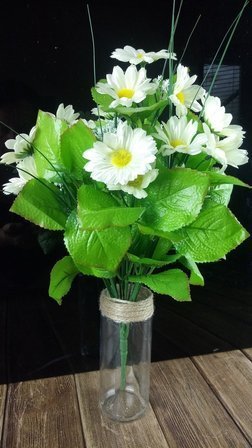 A bouquet of artificial daisy flowers - about 24 flowers 40 cm