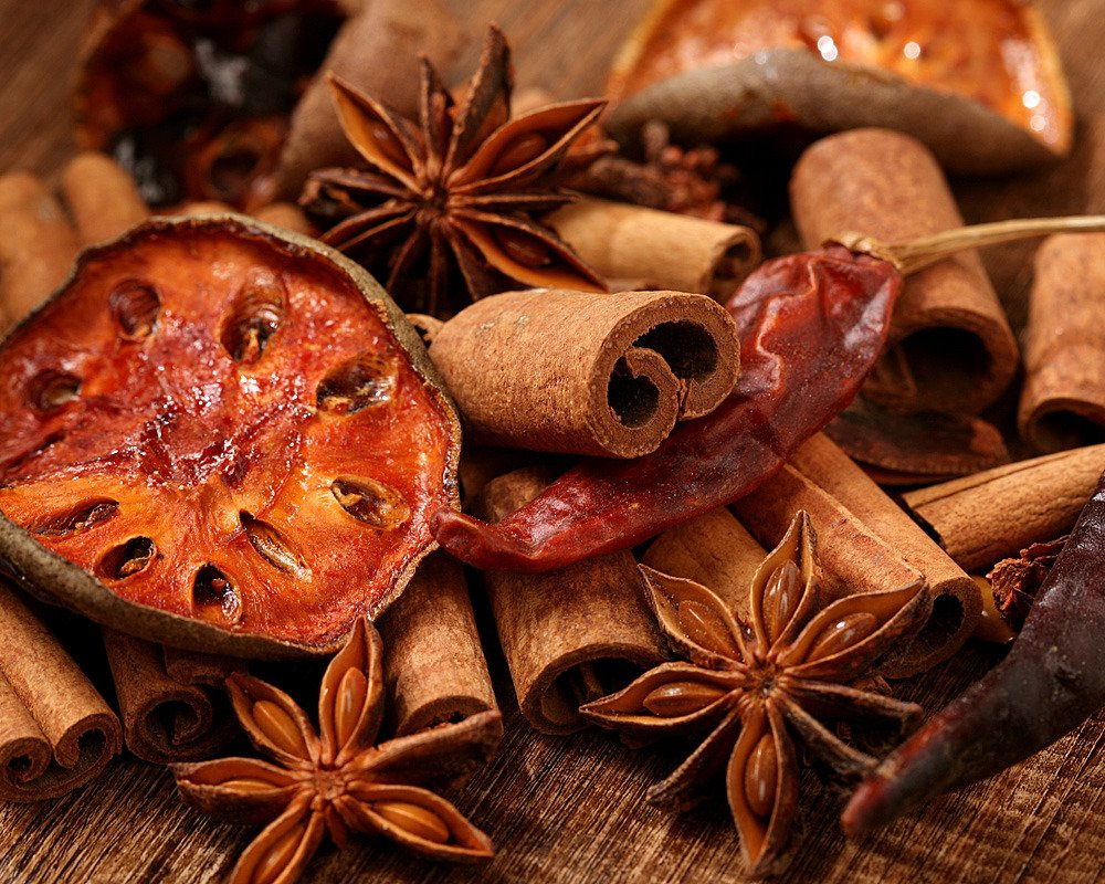 Natural Potpourri Smell of Cinnamon, Anise and Hot Pepper (D) fruits