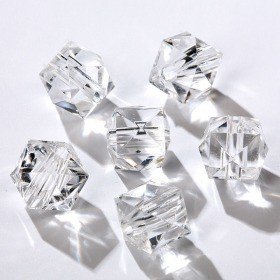 Diamenty akrylowe sześcian z otworem perełki 24/op przezroczyste