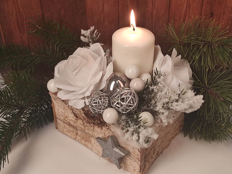 Stroik na Boże Narodzenie Biel w Naturze | pozostałe szyszki, łupiny