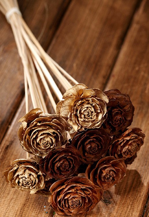 Bouquet of 6 Cedar Roses Natural-Gold