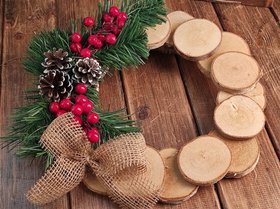 Weihnachtskranz, Naturholzscheiben, Winterdekoration 30-35 cm