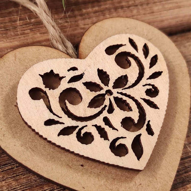 Dekoracja świąteczna – zawieszki drewniane serca 6 szt. | GrandDeco