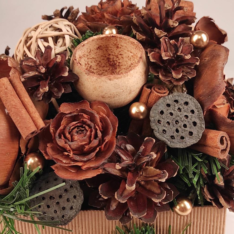 Dekoracja świąteczna box GrandDeco 20-25 cm – naturalna ozdoba z szyszek i cynamonu, rustykalny styl
