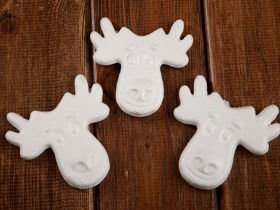 Styrofoam bauble reindeer. The price of baubles is 6 pieces 8/8 cm