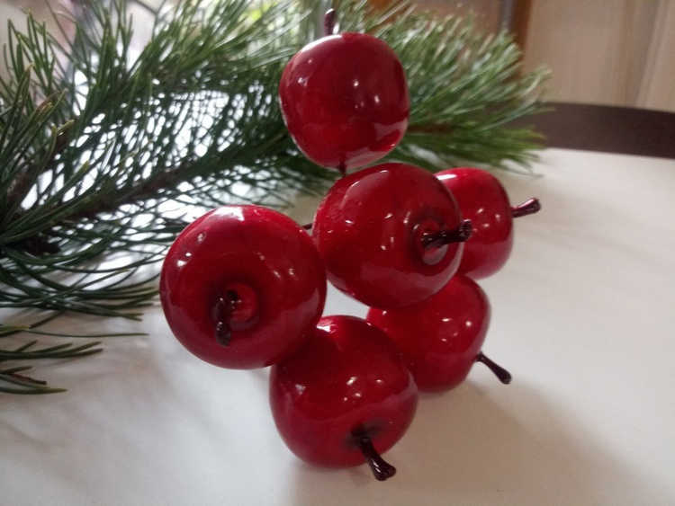 Äpfel auf einem Draht, Weihnachtsdekoration
