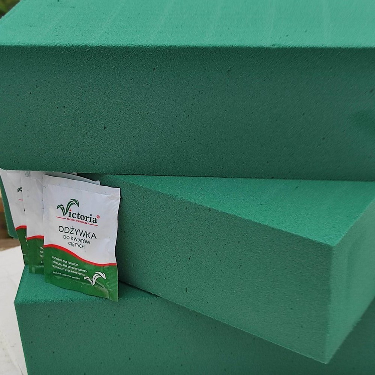 Gąbka florystyczna do kwiatów żywych, kostka zielona mokra - cena za opak 3 szt.odżywka gratis