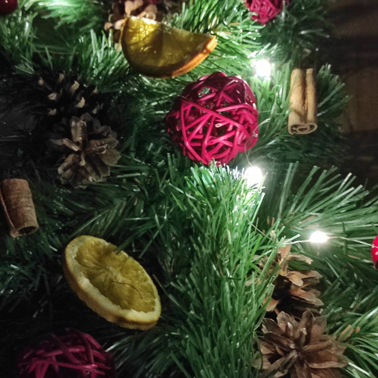 Garland of conifer needles 150cm