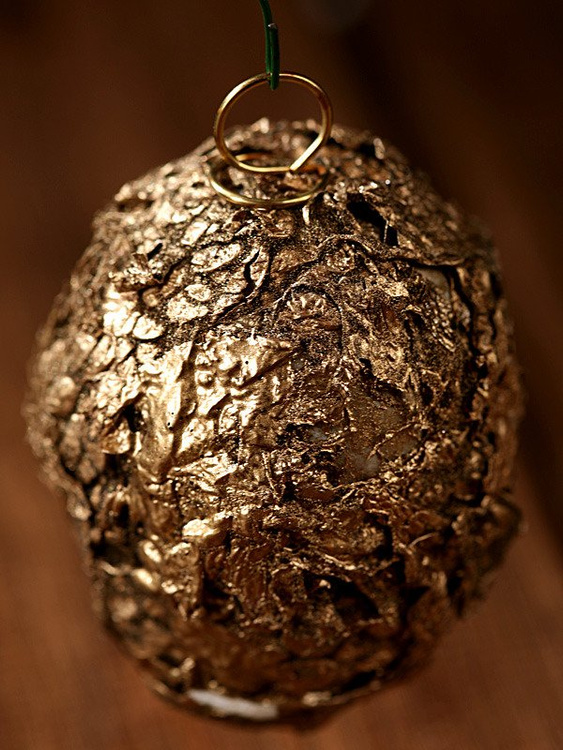 Hanger 16cm decorated with gold lichen