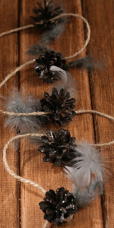 Girlande aus schwarzen Zapfen 200 cm