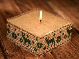 Rustic candle with jute-Green Reindeer 10x10cm
