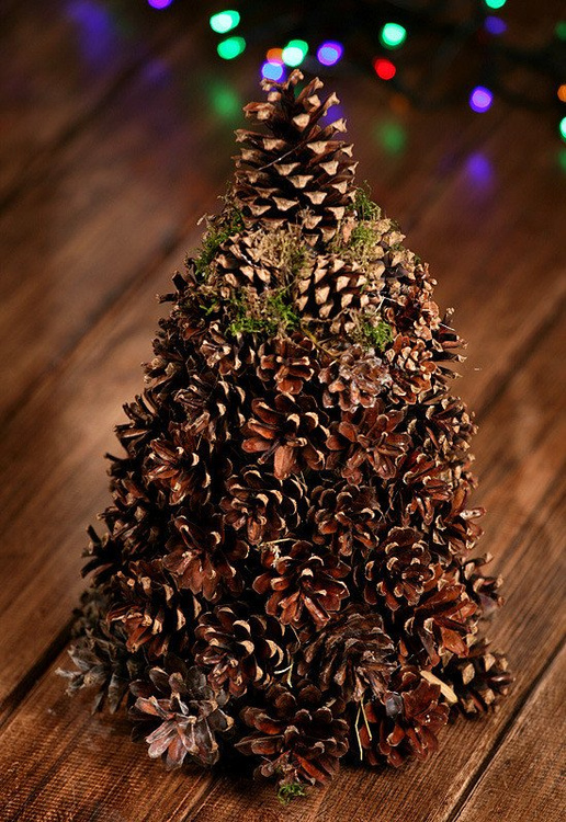 Natural cones holiday tree 25-30cm