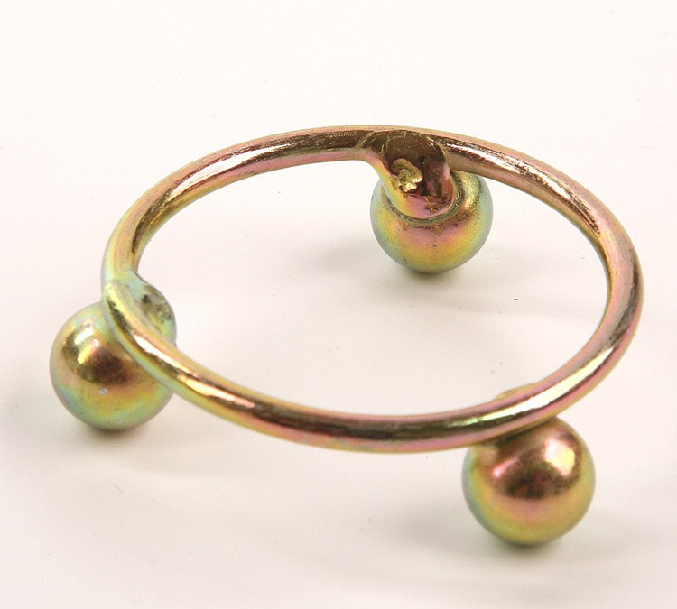Styrofoam stand, metal platform with 4.5 cm gold circles