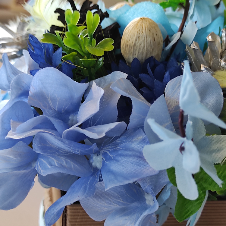 Federn in der Box - dunkles Rosa