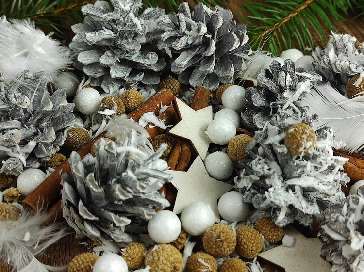 Winter Potpourri mit Zimt, Tannenzapfen, Anis