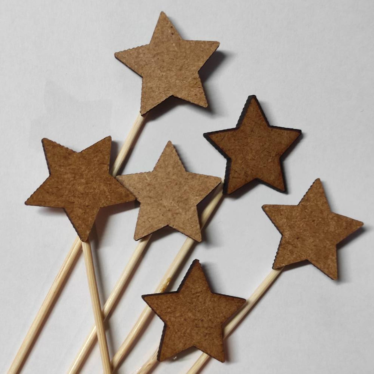 Weihnachtsschmuck. Holzsterne auf der Spitze 20 cm-12 St./Pack