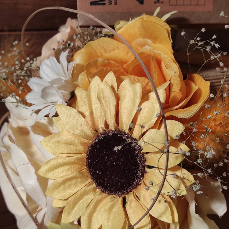 Spring arrangement Sunny bouquet about 30-40 cm 