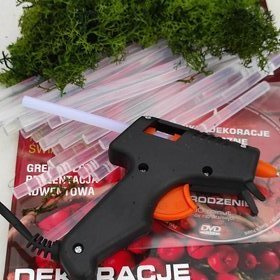 Hot glue gun for thin hot melt sticks