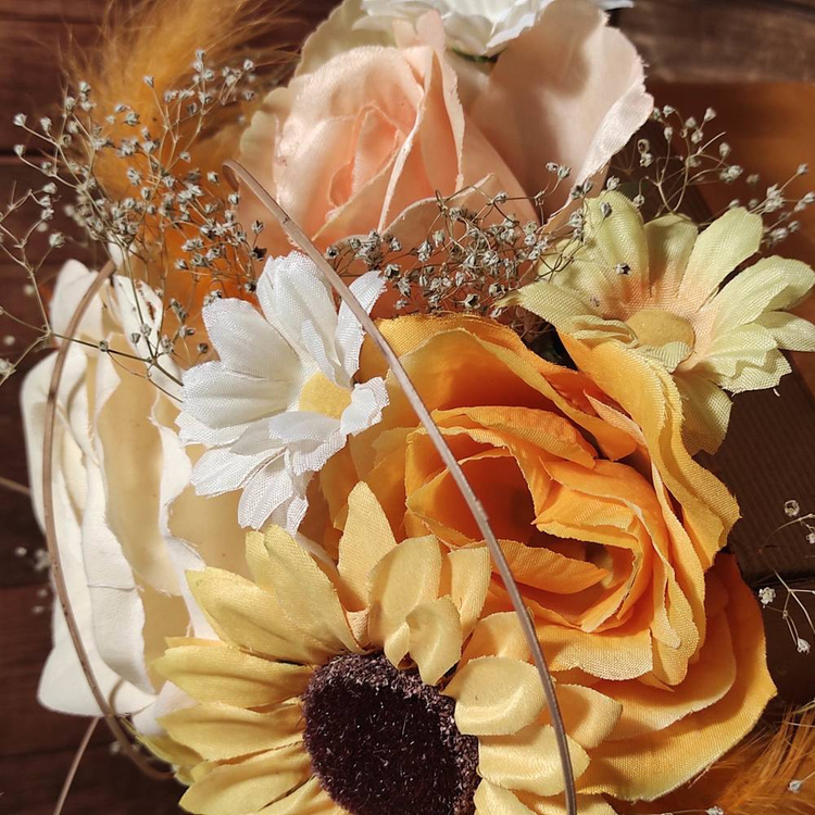 Spring arrangement Sunny bouquet about 30-40 cm 