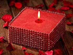 Rote Kerze mit Diamanten 10/10/4
