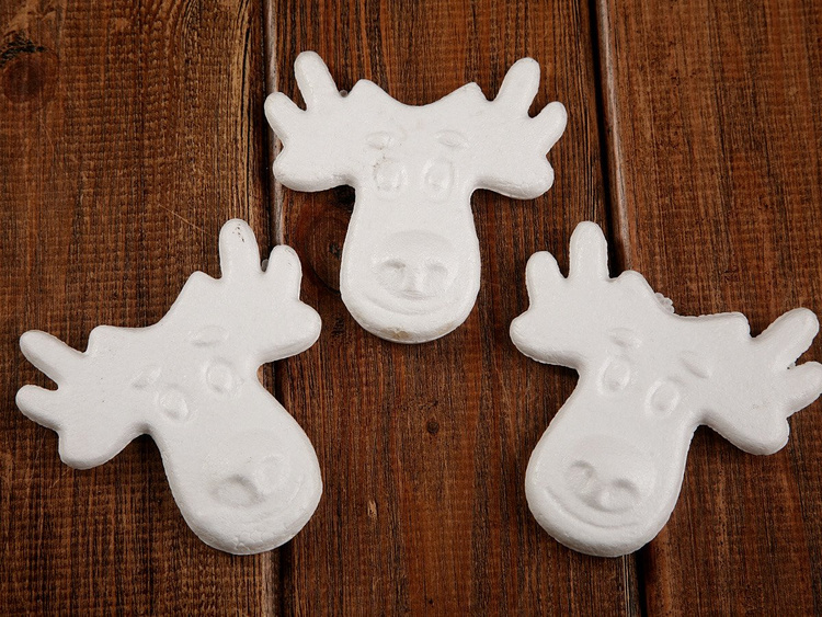 Styrofoam bauble reindeer. The price of baubles is 6 pieces 8/8 cm