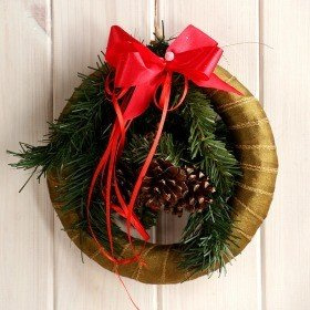 Gold wreath of cones 25cm