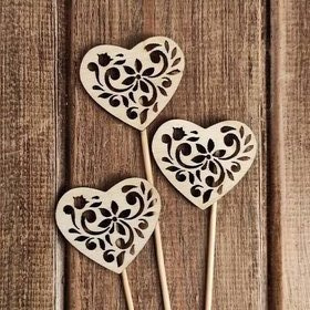 Openwork wooden hearts on a peak 3 pcs / pack