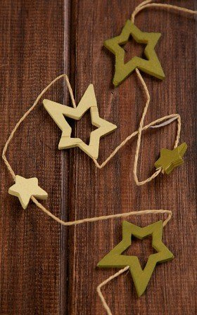 light&dark green garland of 12 stars on string 180cm
