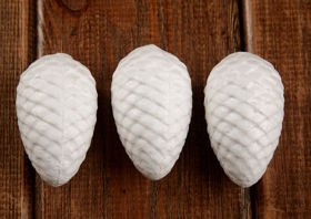Kegel aus Styroporkugeln. 6 cm Der Preis für Weihnachtsschmuck für 6 Stück