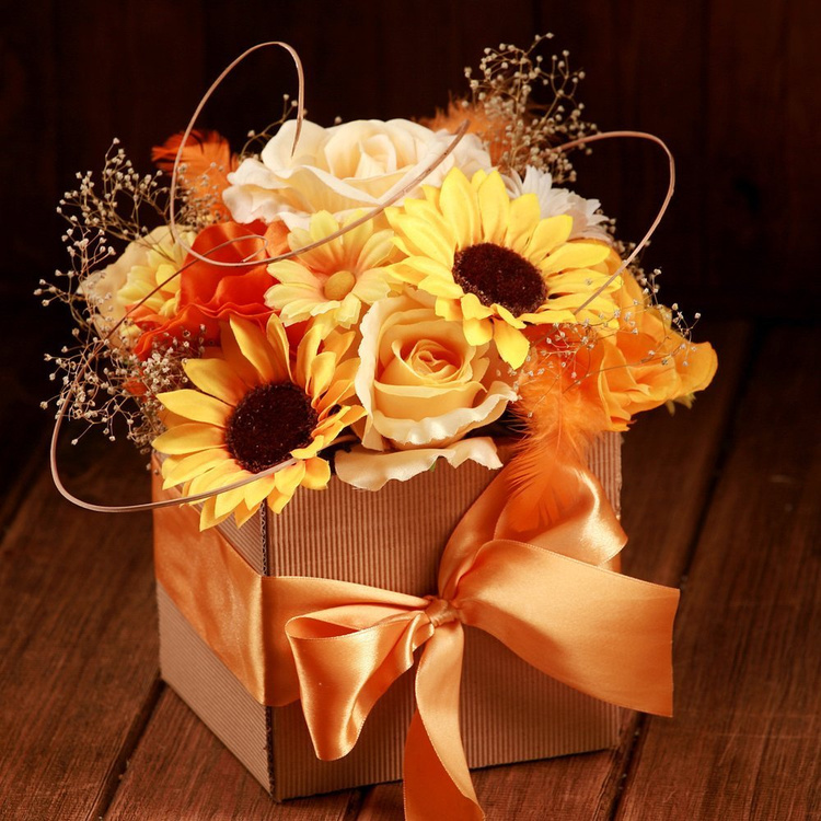 Spring arrangement Sunny bouquet about 30-40 cm 
