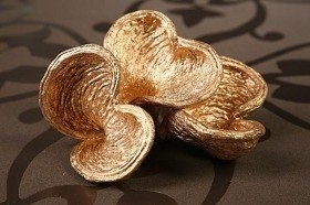 Golden lacquered badam / diameter ca. 6-8 cm / 6 pcs/set