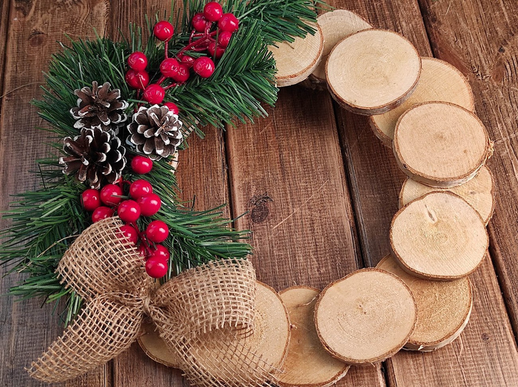 Weihnachtskranz, Naturholzscheiben, Winterdekoration 30-35 cm