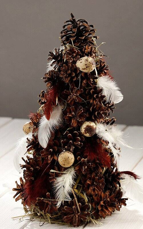 Natural cones holiday tree 25-30cm