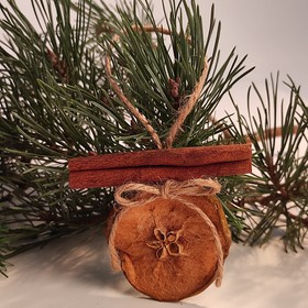 Zawieszki świąteczne dwustronne 3 szt. | Suszone jabłko, cynamon, jutowa kokardka i drewniana gwiazdka | Naturalne ozdoby GrandDeco