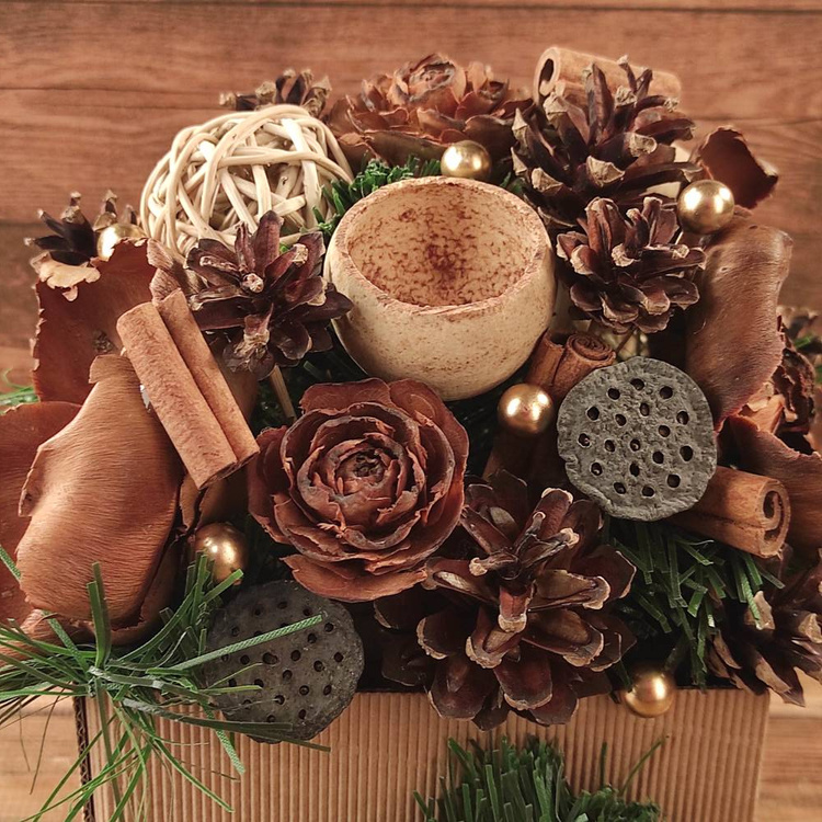 Dekoracja świąteczna box GrandDeco 20-25 cm – naturalna ozdoba z szyszek i cynamonu, rustykalny styl