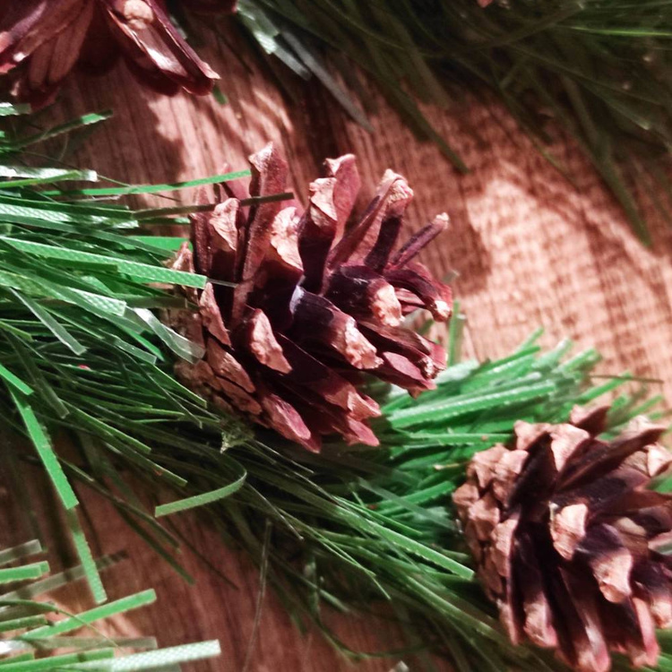 Gałązki świąteczne 20 cm z szyszkami – 7 szt. | Dekoracje prezentów, stroików i pakowania upominków