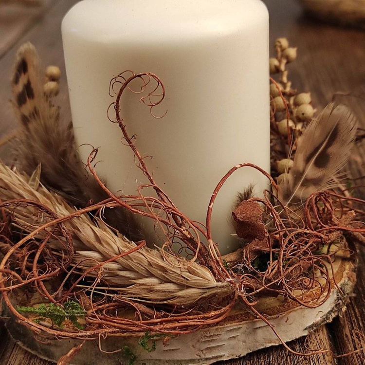 Decoration with a candle on wood 12 cm