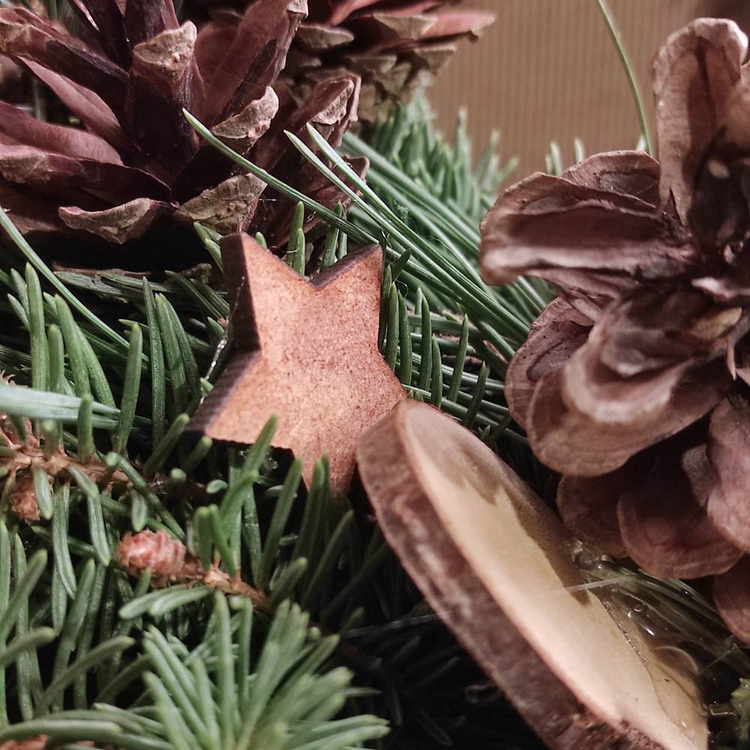 Wianek Świąteczny GrandDeco 40–50 cm – Naturalne Igliwie, Szyszki, Dekor Premium | Ręcznie Tworzony