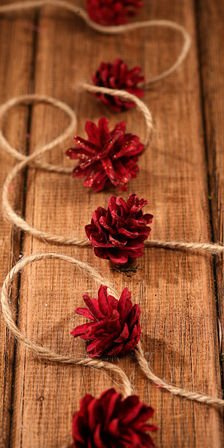 Girlande aus roten Zapfen 200 cm