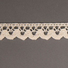High quality cotton lace - natural color - creamy. Width 17mm, length 200 cm