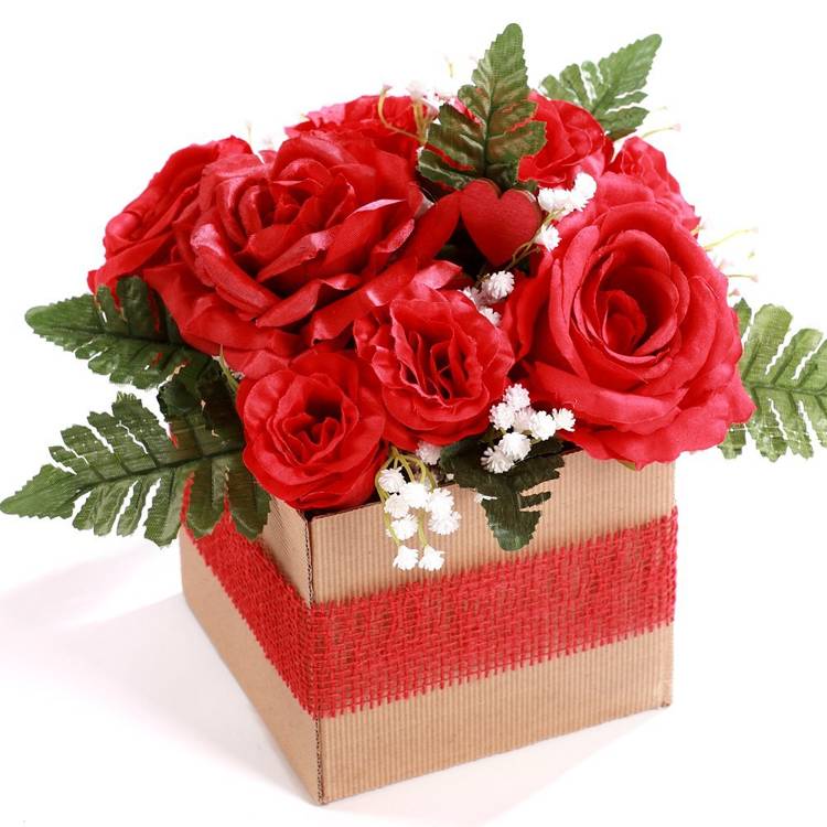 Bukiet czerwonych róż, flowerbox, Kosz kwiatowy róże 